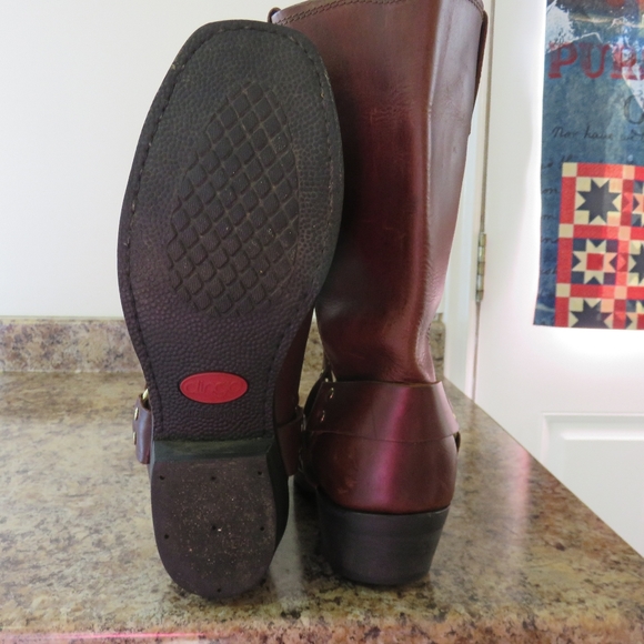 Boots - Picture 9 of 10